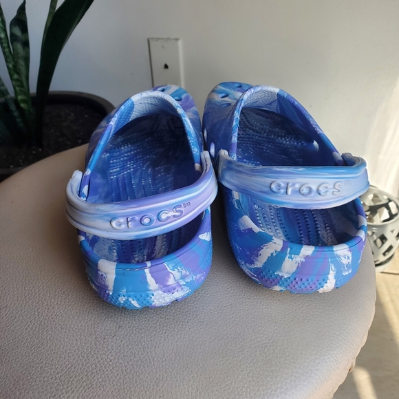 Crocs Classic Clog - Blue and White - Picture 2 of 5